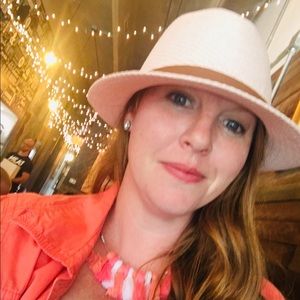 Meet your Posher, Abbey